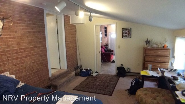 Building Photo - 3 br, 2 bath House - 700 Burrus Drive