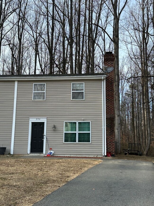 Building Photo - Albemarle Townhouse