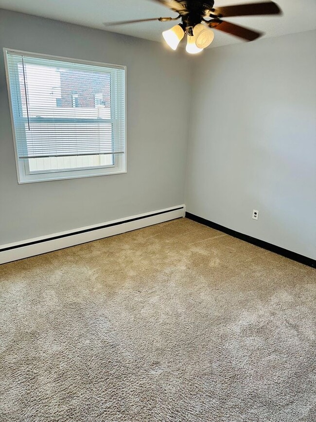 Building Photo - 335 Talbot Ave