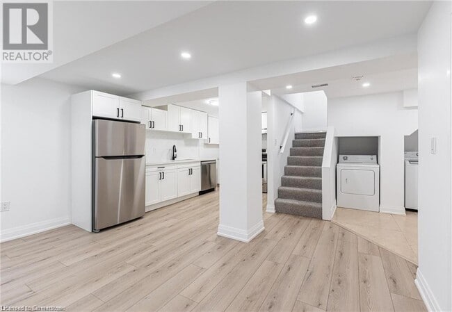 Photo du bâtiment - 102 Gladstone Ave