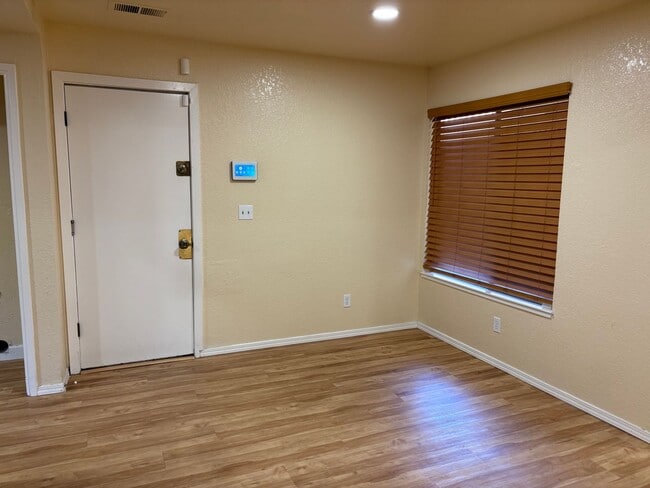 Building Photo - Comfortable place to call home