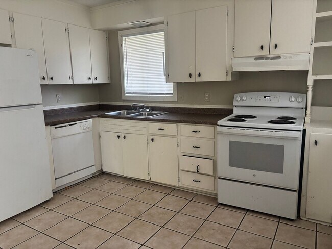 Building Photo - 151 Chatham Cir