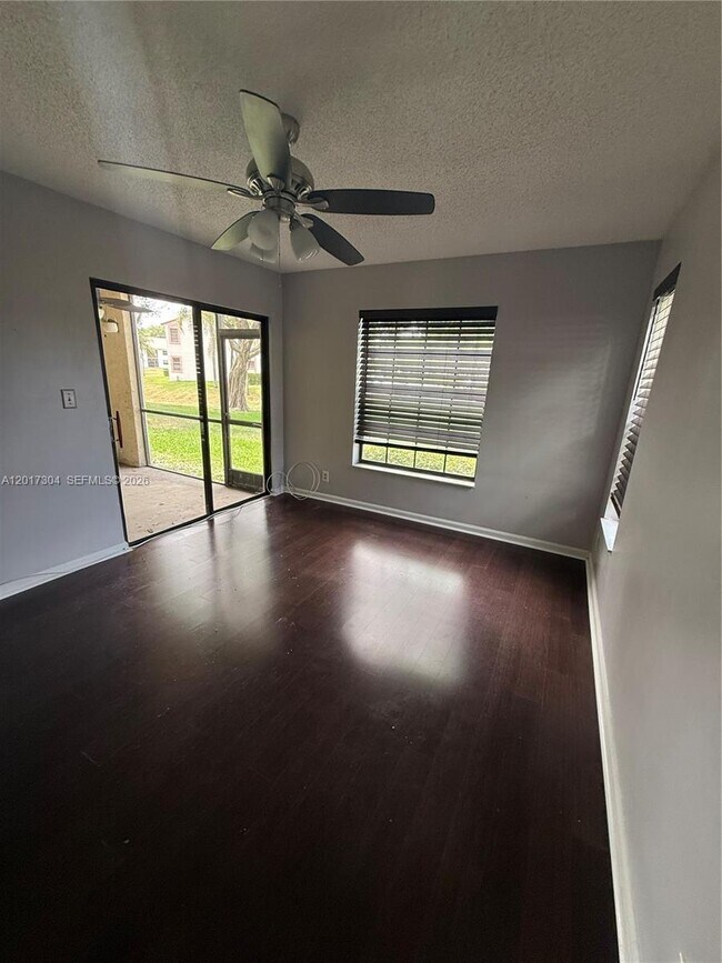 Foto del edificio - 301 Olivewood Pl