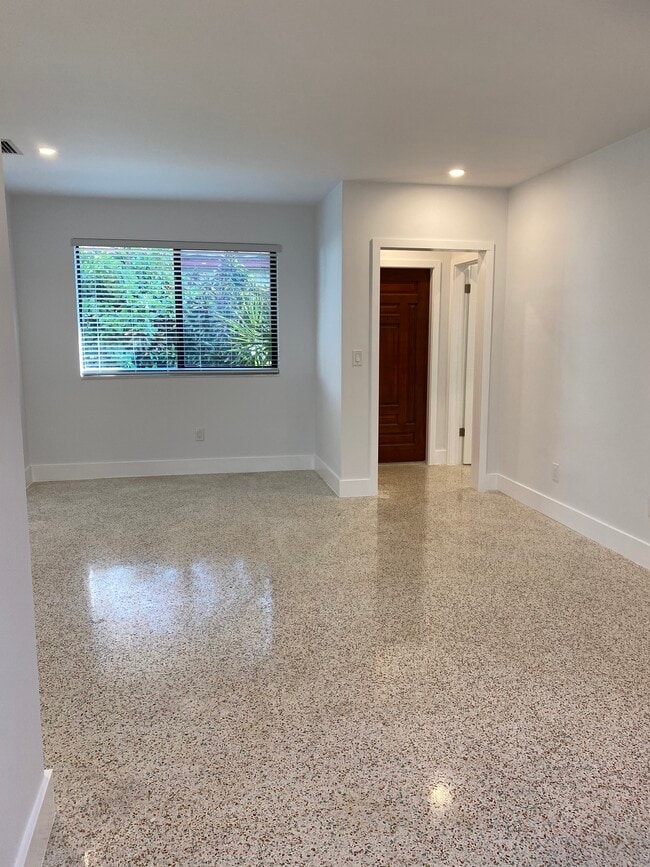 Building Photo - 2950 SW 37th Ct