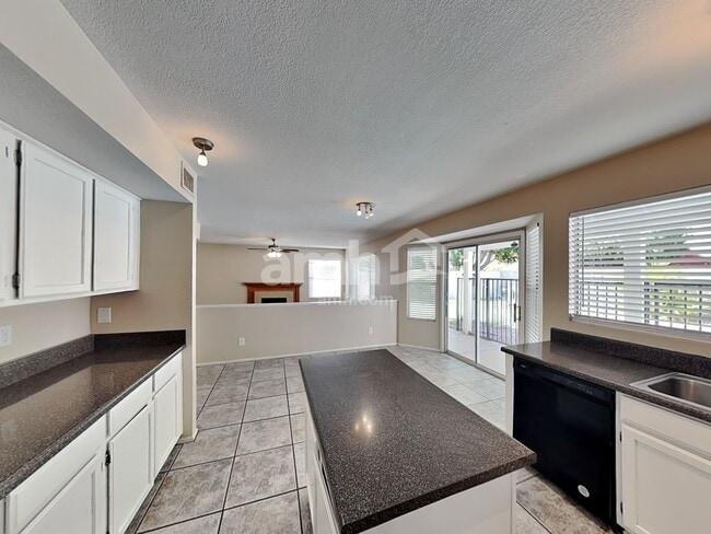 Building Photo - 7010 W Oraibi Dr