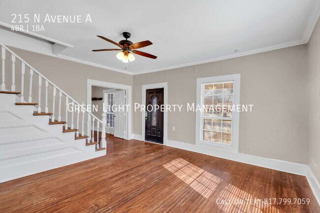 Foto del edificio - 215 N Ave A