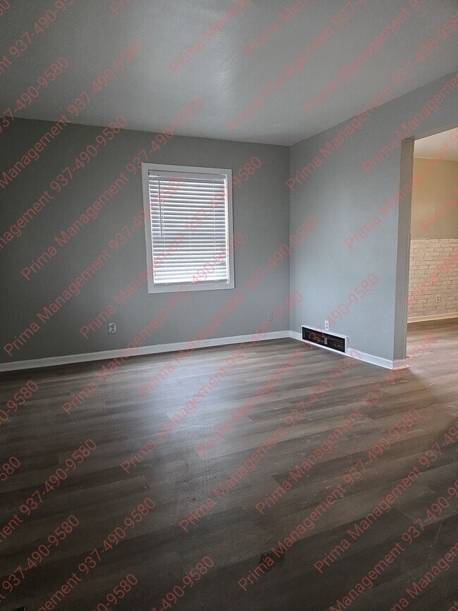 Building Photo - Great 3 bed 2 bath with AC close to everything!