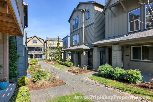 Building Photo - 14311 SW Burlwood Ln