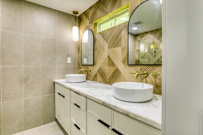 Building Photo - 2519 Parana Dr