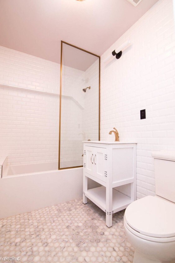 Foto del edificio - 3 br, 1 bath  - 43 Brooklyn Ave 3A