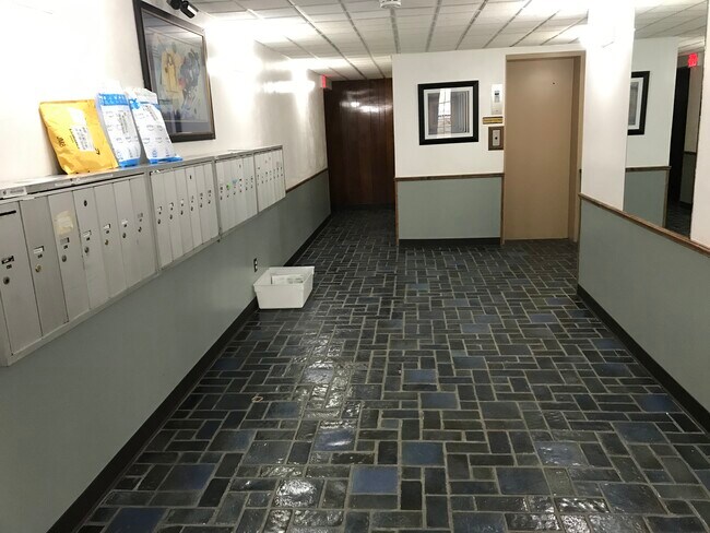 Foto del edificio - 1315 E Elmdale Ct