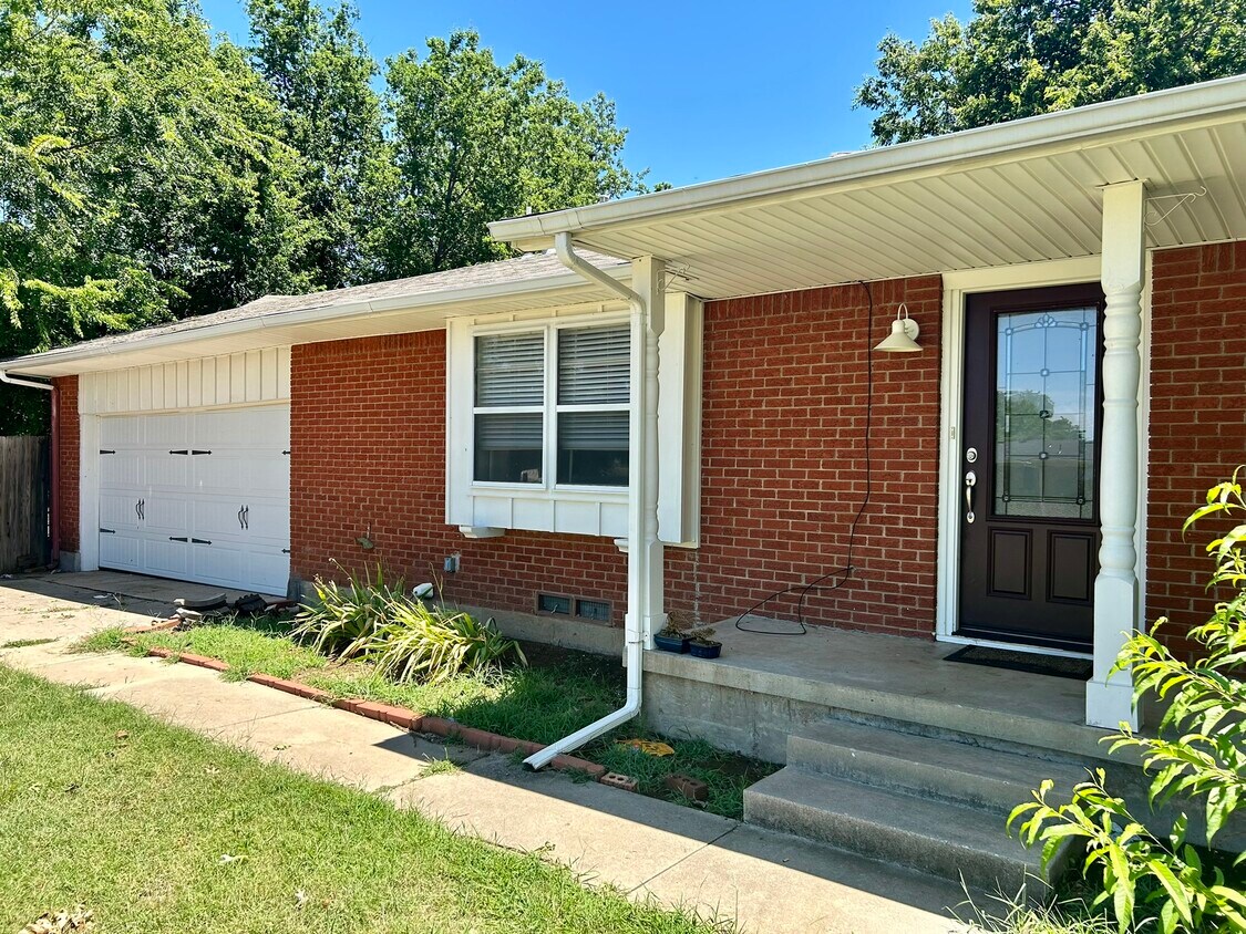 Primary Photo - 2701 NW Hilltop Dr