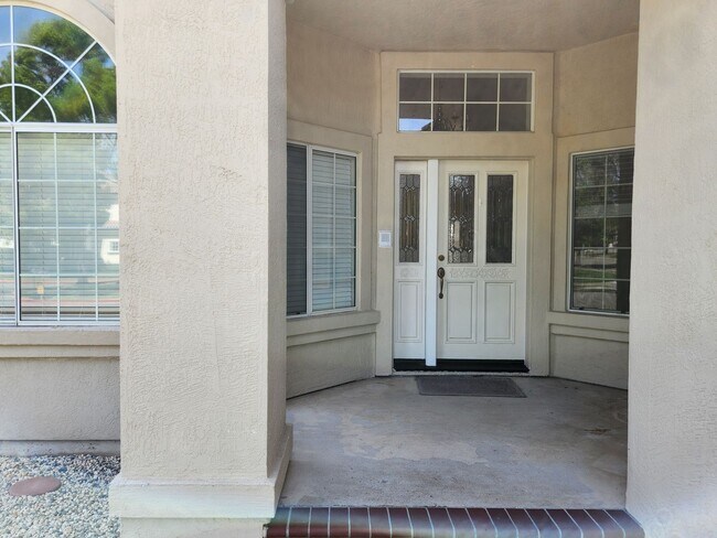 Foto del edificio - Lovely 4 bedrooms, 3 bathrooms located nea...
