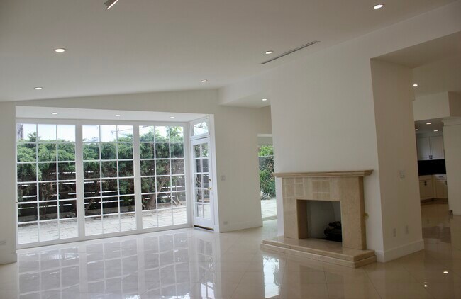 Foto del edificio - 1265 Bienveneda Ave