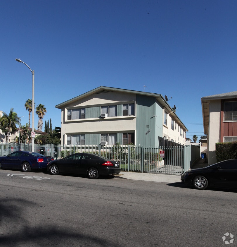 Primary Photo - 1254 N Orange Dr