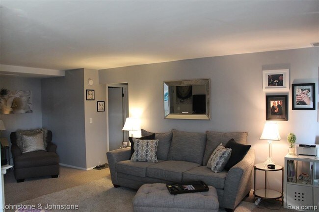 Building Photo - 227 Riviera Dr