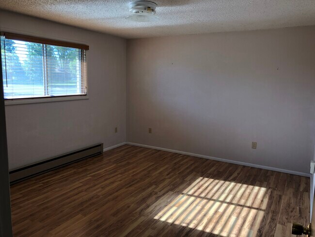 Building Photo - 701 Duke Dr