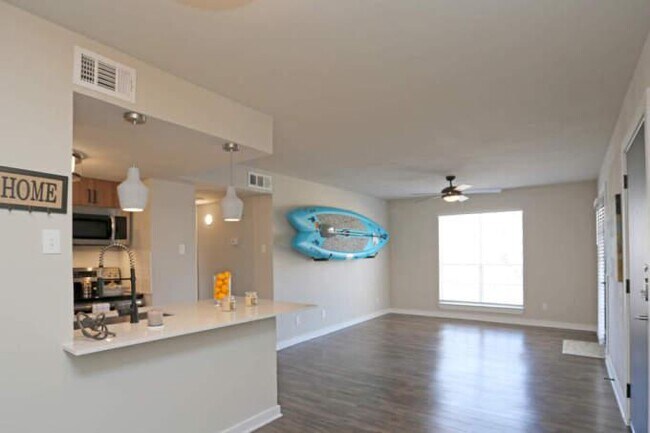 Building Photo - 2 bedroom in Dallas TX 75214