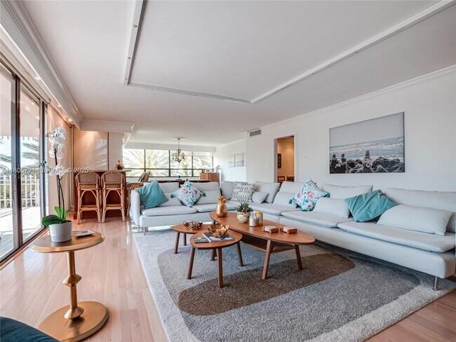 Foto del edificio - 1 Grove Isle Dr