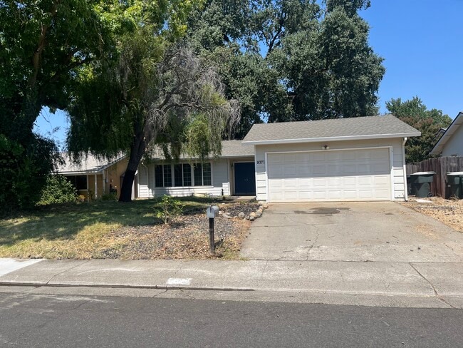 Building Photo - 9371 Medallion Way