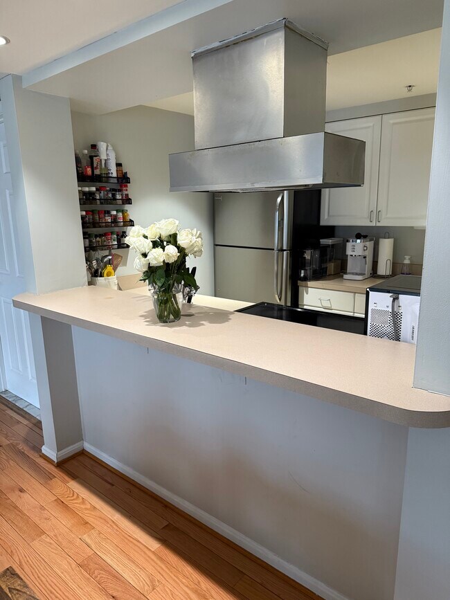 Foto del edificio - 911 S Charles St