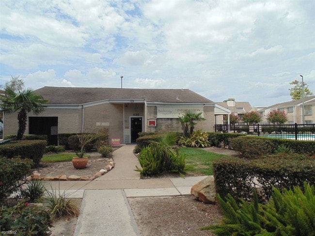 Building Photo - 535 Seminar Dr