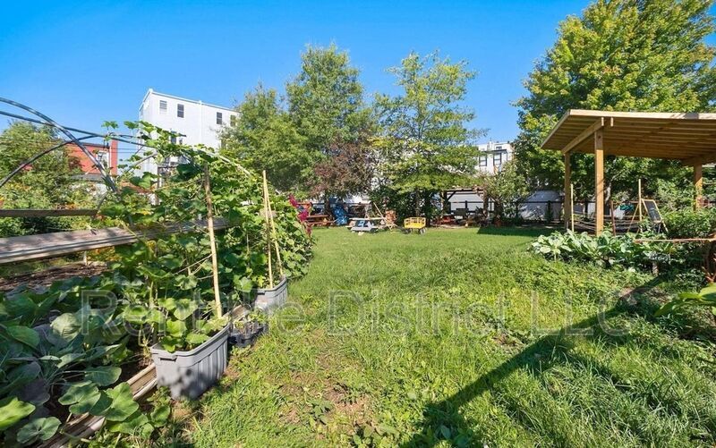 Foto del edificio - 3318 Sherman Ave NW
