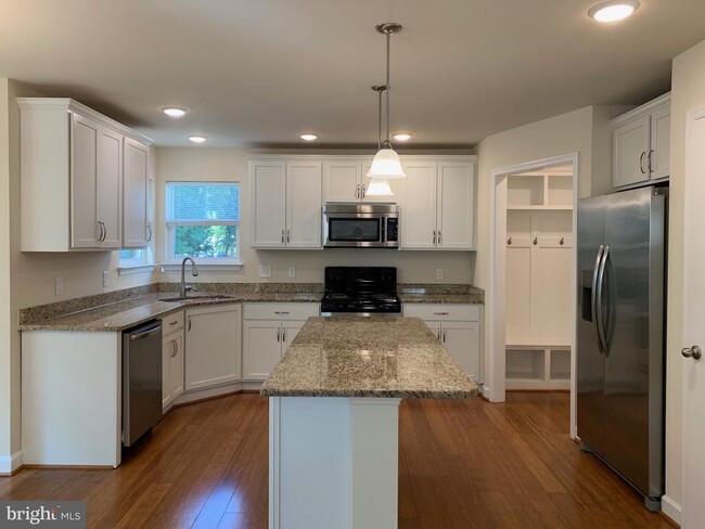 Building Photo - 10308 Bluebird Ct