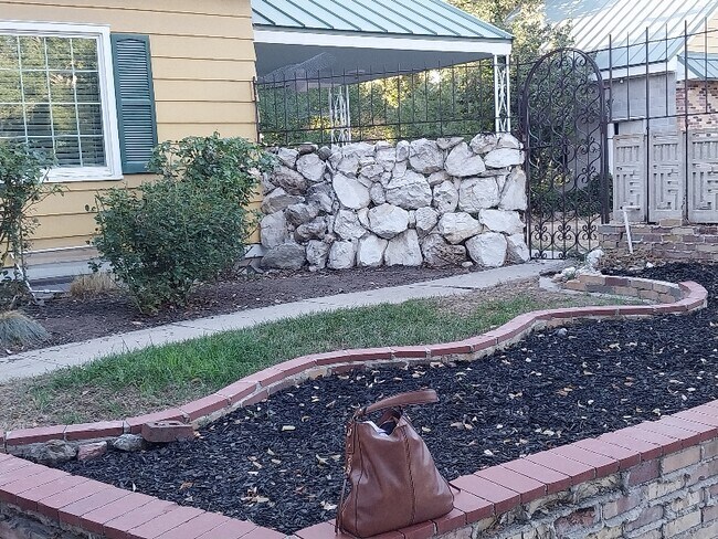 Foto del edificio - 2566 Dearborn St