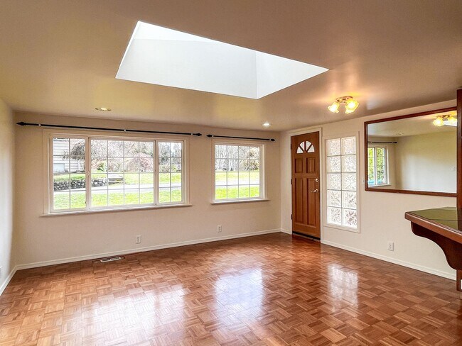 Building Photo - Charming 4 bed, 1.75 bath Mid-Century Home...