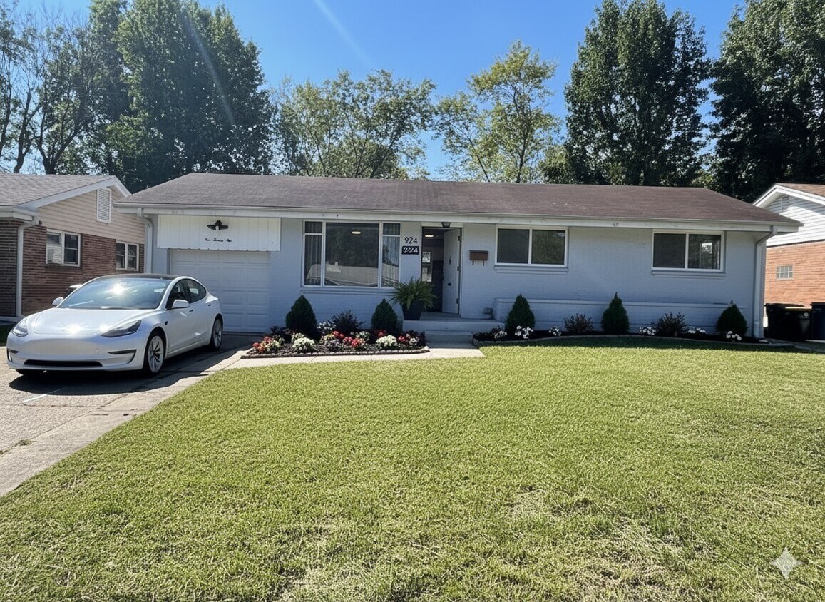 Primary Photo - 924 Lebon Dr