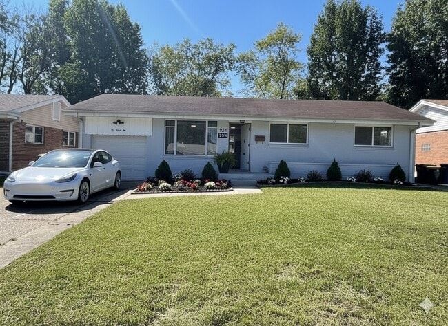Photo - 924 Lebon Dr House