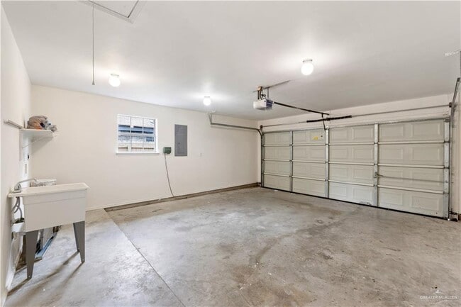 Building Photo - 21 27th