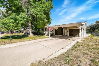 Building Photo - 1605 Rosemont Dr