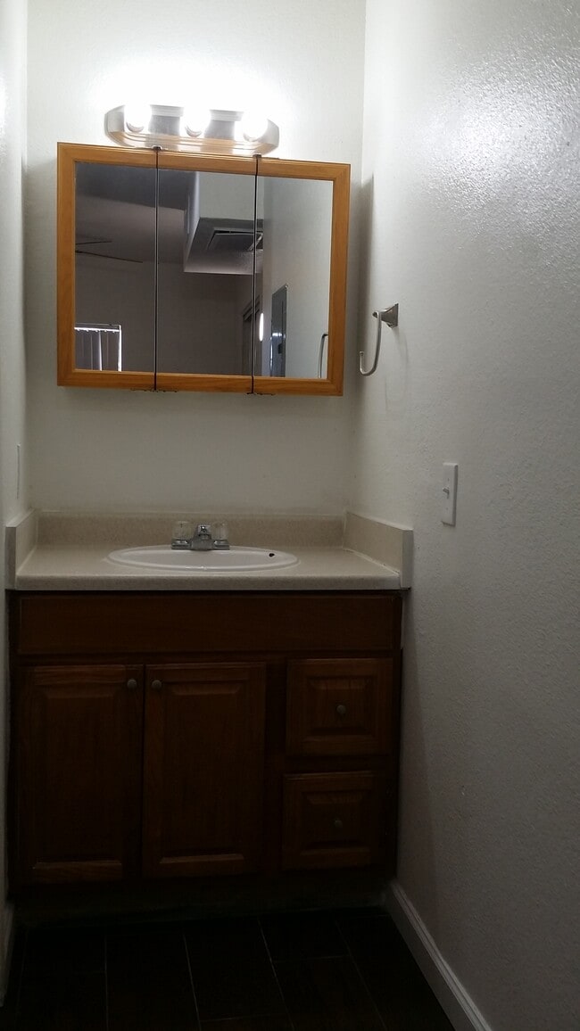 Desert Palms Apartments 3125 N Alvernon Way Tucson, AZ Apartments