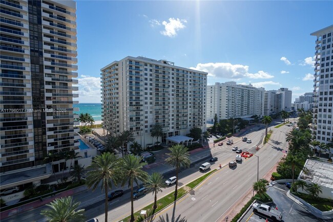 Foto del edificio - 5700 Collins Ave