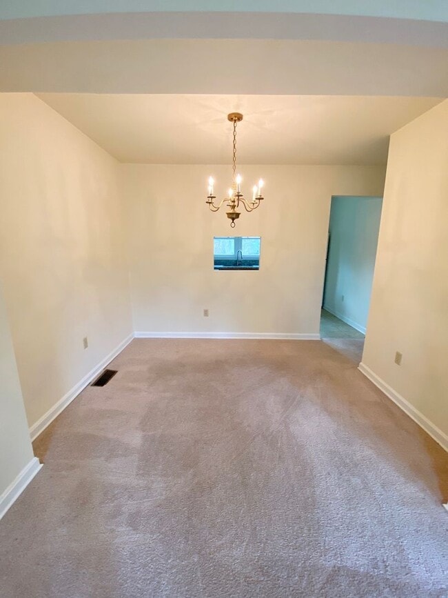 Building Photo - Two Bed Townhome in Fredericksburg