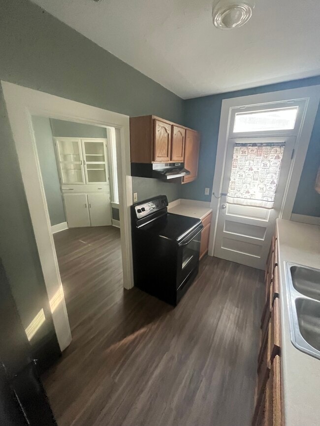 Kitchen - 725 W 3rd St