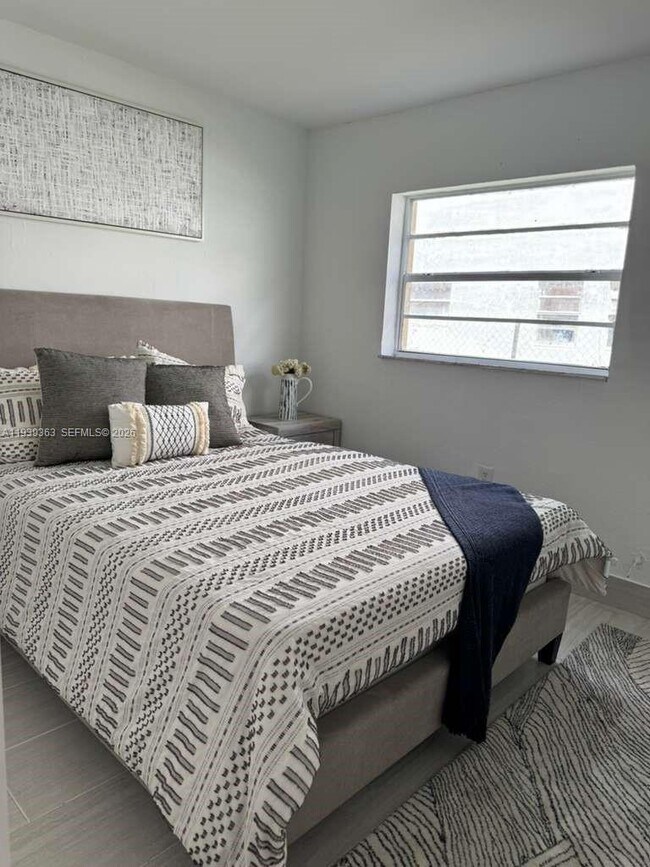 Foto del edificio - 955 W 74th St