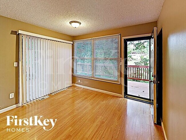 Building Photo - 733 Millwood Dr