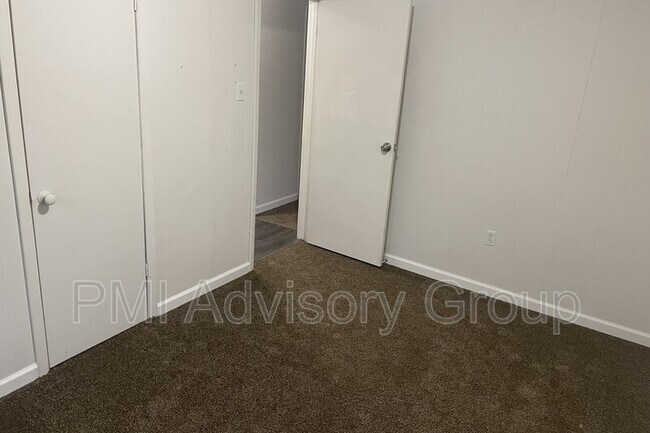 Foto del edificio - 3537 SE Dupont Pl