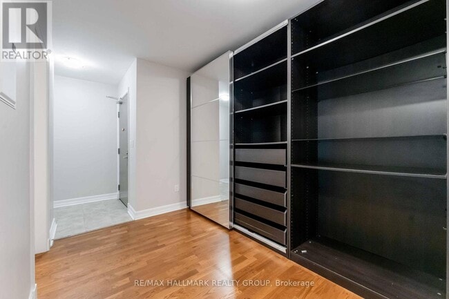 Building Photo - 200 Besserer St