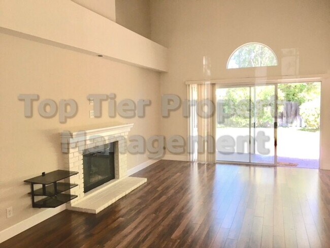 Foto del edificio - Beautiful 4 Bed / 2 Bath / 2,660 sqft Sing...