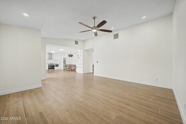 Foto del edificio - 8711 E Latham St