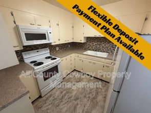 Building Photo - 700 W 1st Ave