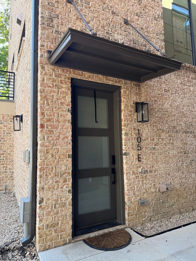 Foto del edificio - 419 W 9th St