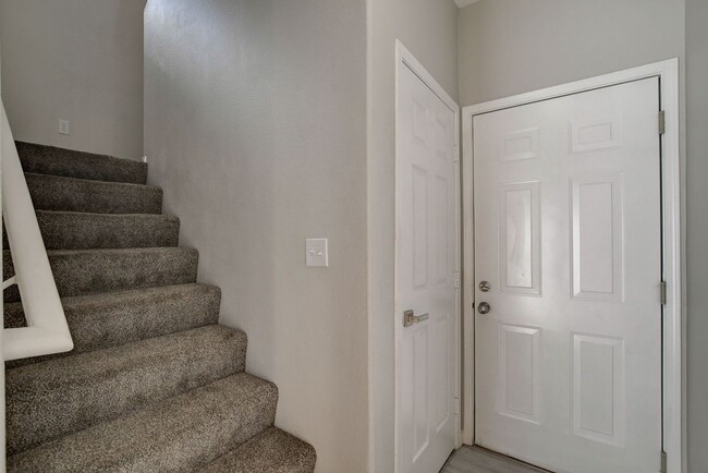 Building Photo - Modern 3 Bedroom Condo within a Gated Comm...