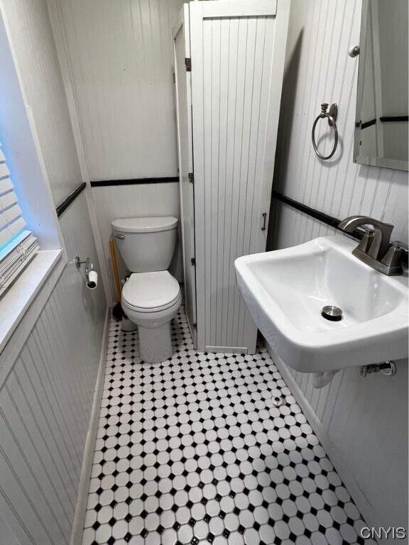 Building Photo - 8876 Maple Dr