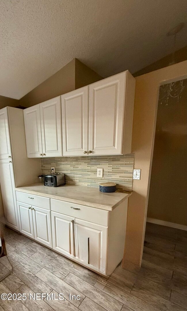 Foto del edificio - 636 Aquatic Dr