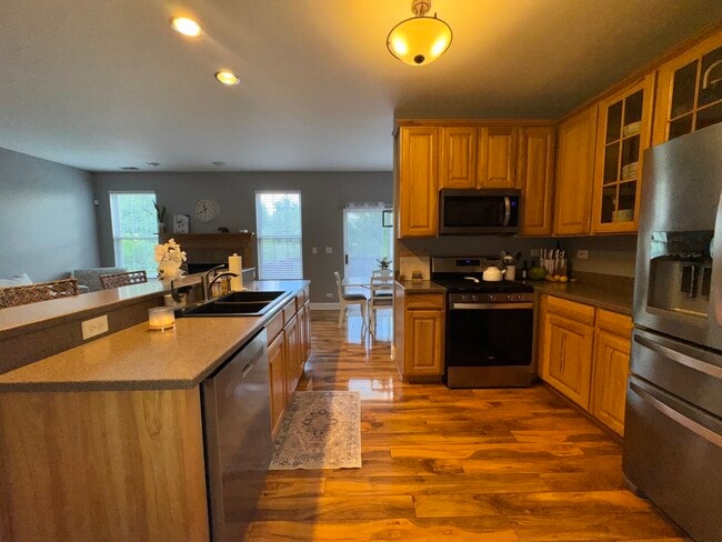 Building Photo - 16232 Golf View Dr